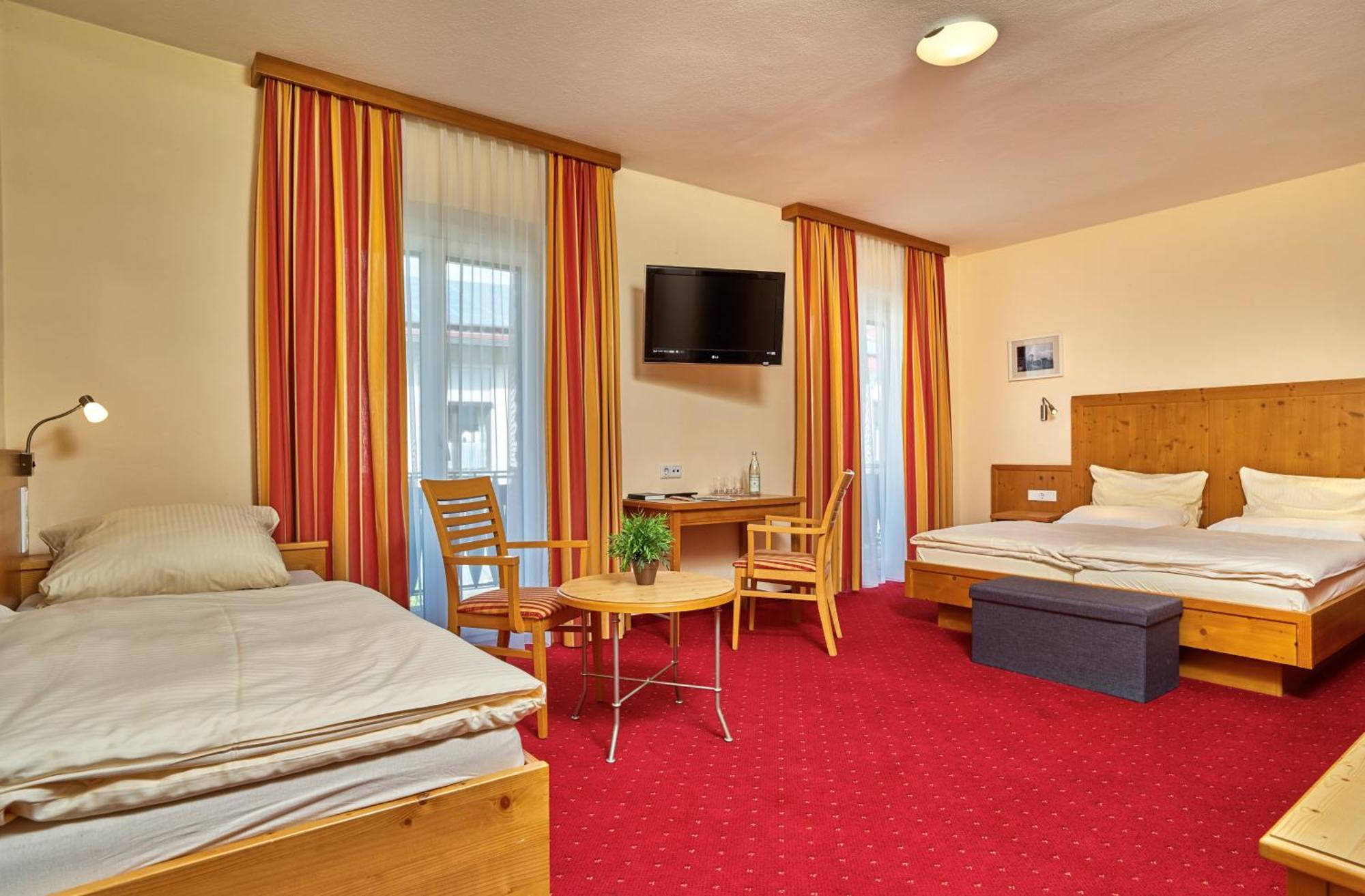 Zum Blauen Hecht Hotel Kipfenberg Luaran gambar