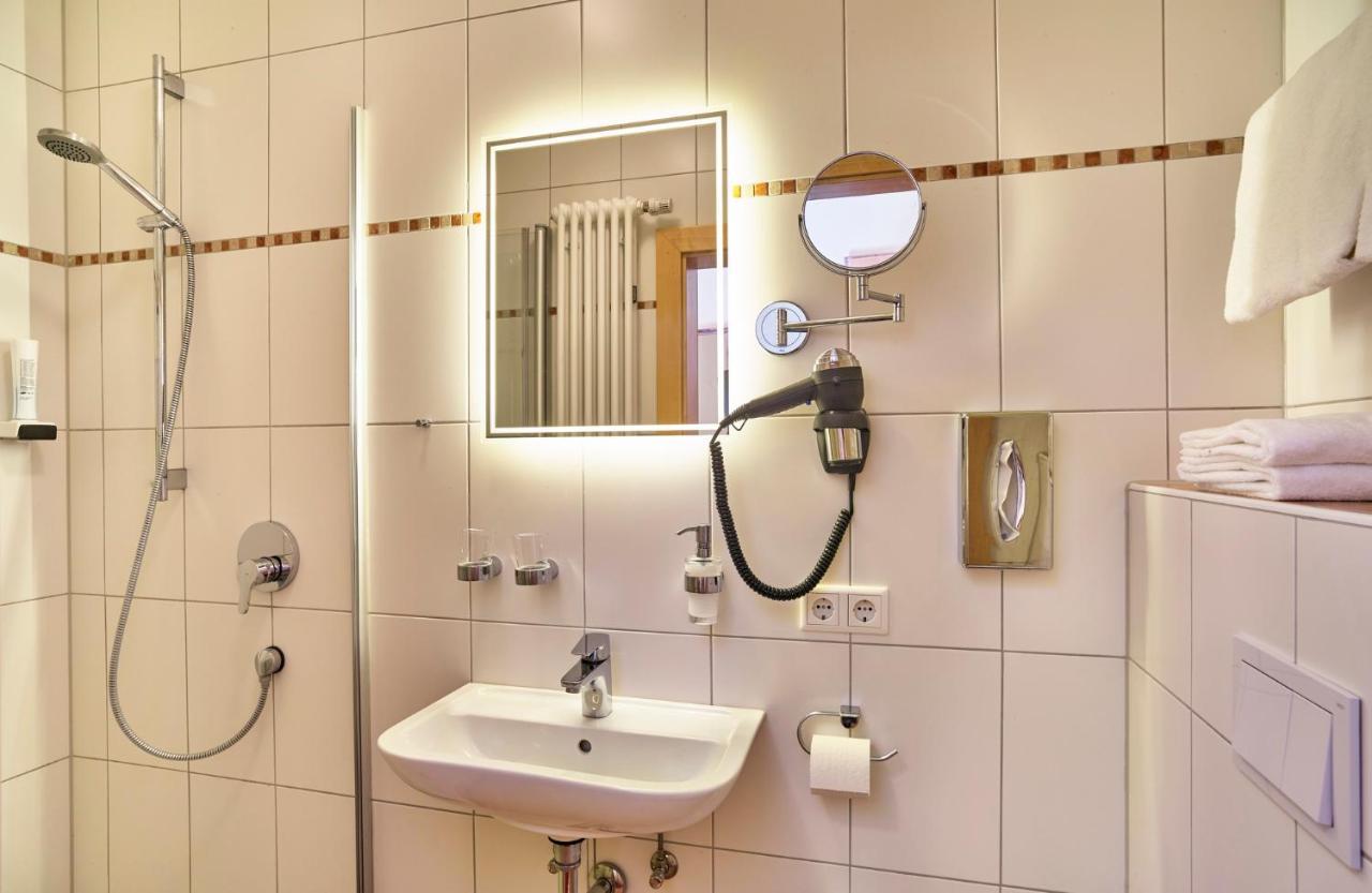 Zum Blauen Hecht Hotel Kipfenberg Luaran gambar