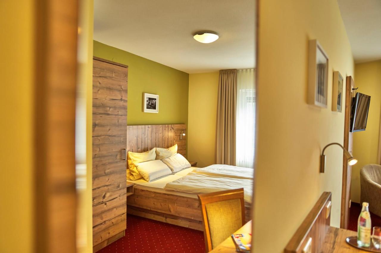 Zum Blauen Hecht Hotel Kipfenberg Luaran gambar